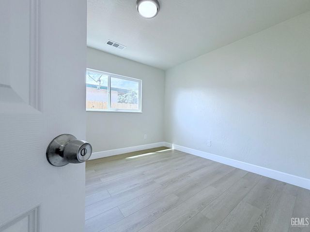360 E Orange Avenue, Shafter, CA 93263