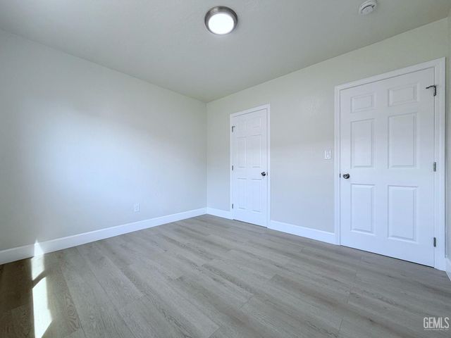 360 E Orange Avenue, Shafter, CA 93263