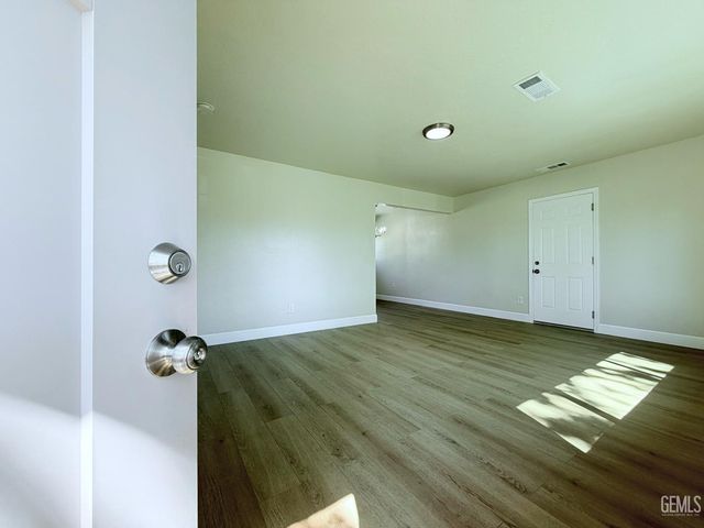 360 E Orange Avenue, Shafter, CA 93263