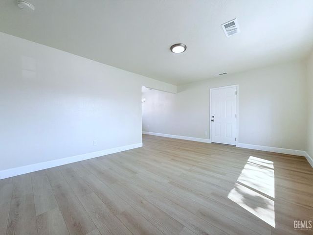 360 E Orange Avenue, Shafter, CA 93263