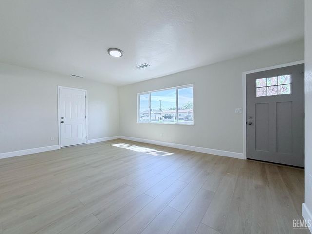 360 E Orange Avenue, Shafter, CA 93263