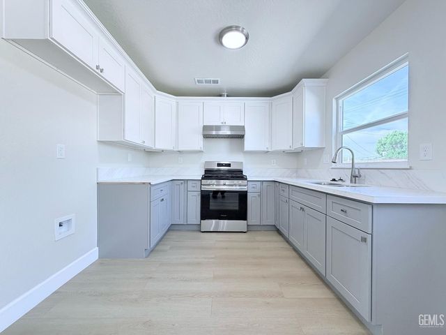 360 E Orange Avenue, Shafter, CA 93263