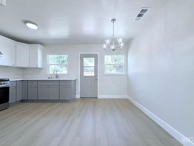 360 E Orange Avenue, Shafter, CA 93263