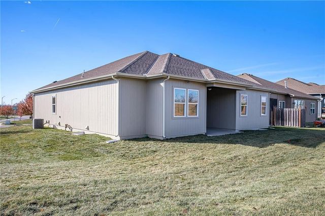 10101 N Oakland Avenue, Kansas City, MO 64157