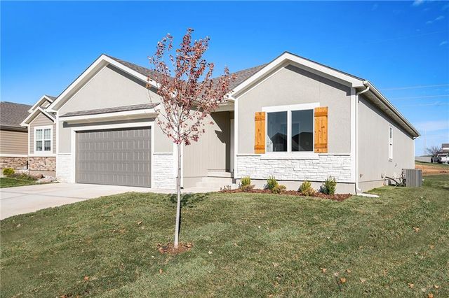 10101 N Oakland Avenue, Kansas City, MO 64157