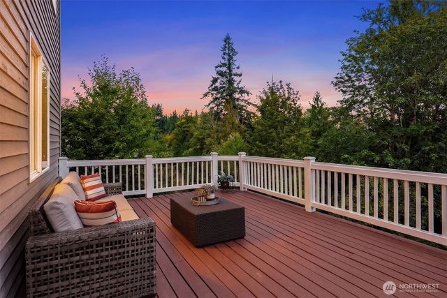 2046 277th Avenue SE, Sammamish, WA 98075