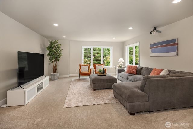 2046 277th Avenue SE, Sammamish, WA 98075