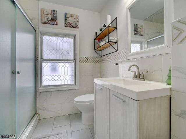 833 Cleveland Ave, Elizabeth City, NJ 07208