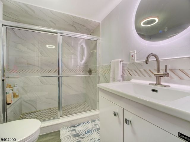 833 Cleveland Ave, Elizabeth City, NJ 07208