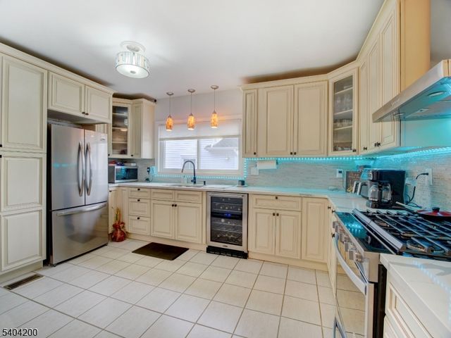 833 Cleveland Ave, Elizabeth City, NJ 07208