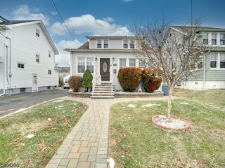 833 Cleveland Ave, Elizabeth City, NJ 07208