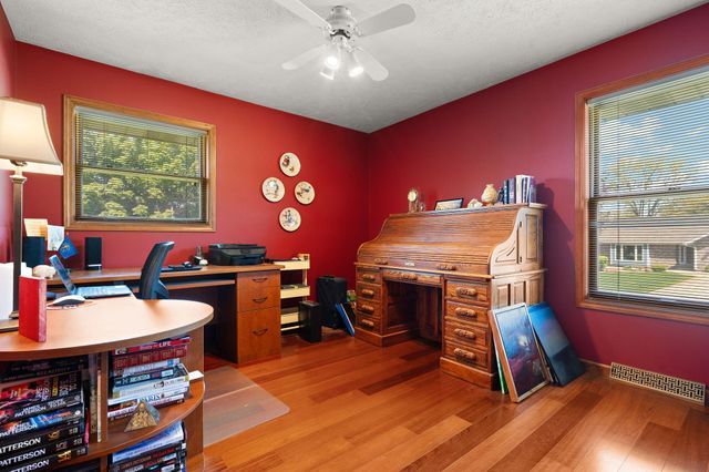 5634 W Wilmens Trail, La Porte, IN 46350