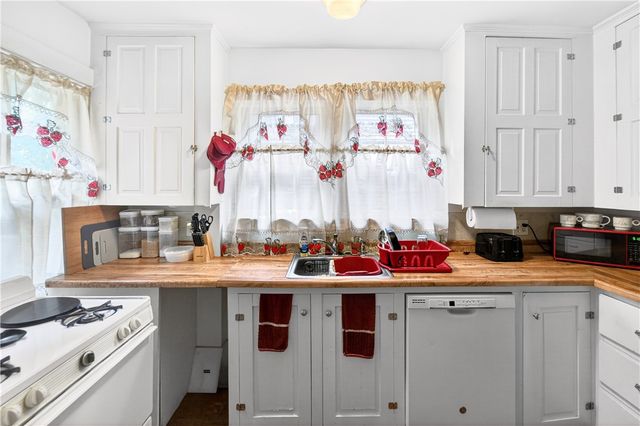 136 Armington Street, Cranston, RI 02910