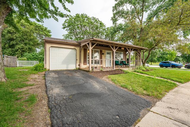 2S677 Wembly Drive, Warrenville, IL 60555