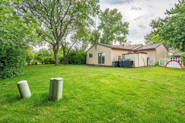 2S677 Wembly Drive, Warrenville, IL 60555