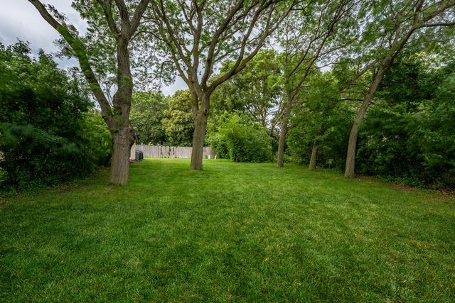 2S677 Wembly Drive, Warrenville, IL 60555