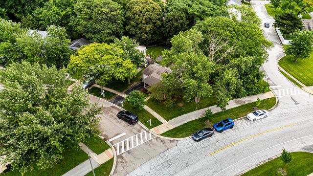 2S677 Wembly Drive, Warrenville, IL 60555