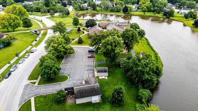 2S677 Wembly Drive, Warrenville, IL 60555