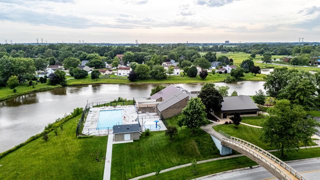 2S677 Wembly Drive, Warrenville, IL 60555