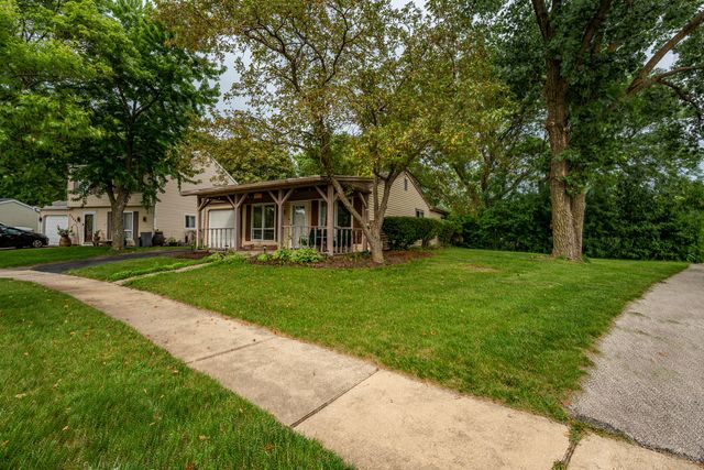 2S677 Wembly Drive, Warrenville, IL 60555