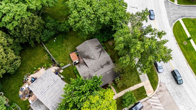 2S677 Wembly Drive, Warrenville, IL 60555