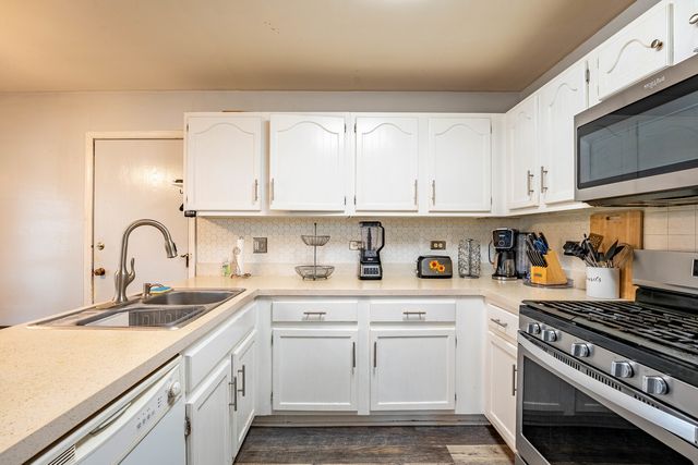 2S677 Wembly Drive, Warrenville, IL 60555