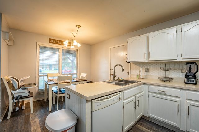 2S677 Wembly Drive, Warrenville, IL 60555