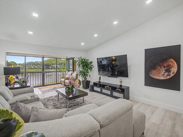 5154 Oakhill Lane 1022, Delray Beach, FL 33484