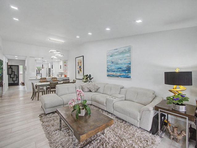 5154 Oakhill Lane 1022, Delray Beach, FL 33484