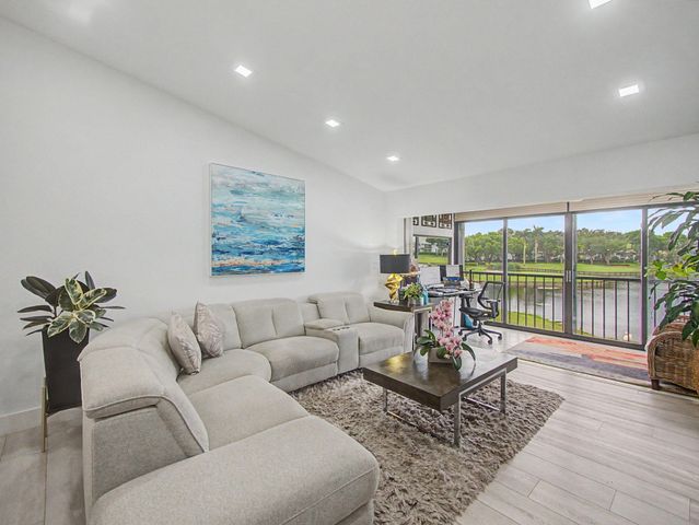 5154 Oakhill Lane 1022, Delray Beach, FL 33484