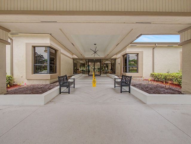 5154 Oakhill Lane 1022, Delray Beach, FL 33484