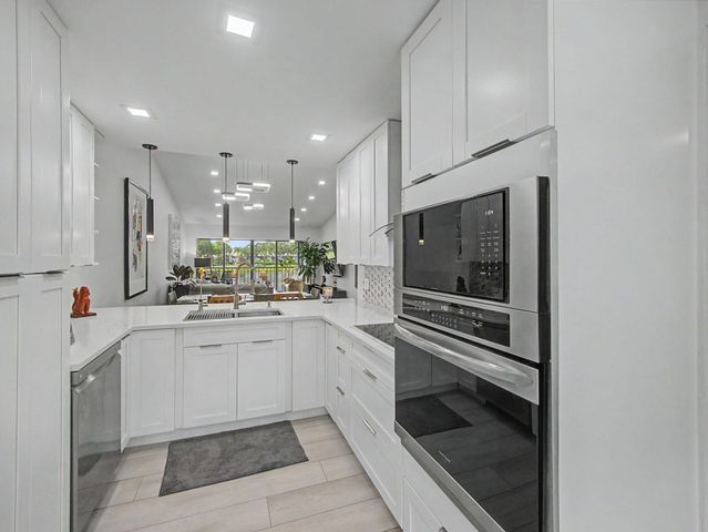 5154 Oakhill Lane 1022, Delray Beach, FL 33484