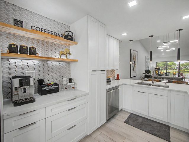 5154 Oakhill Lane 1022, Delray Beach, FL 33484