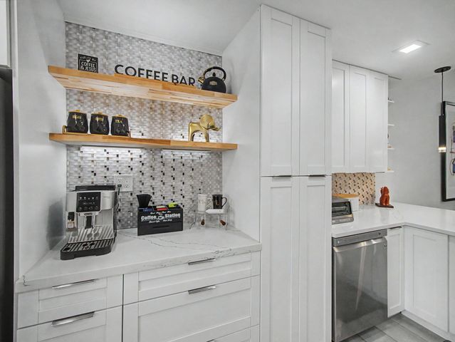 5154 Oakhill Lane 1022, Delray Beach, FL 33484