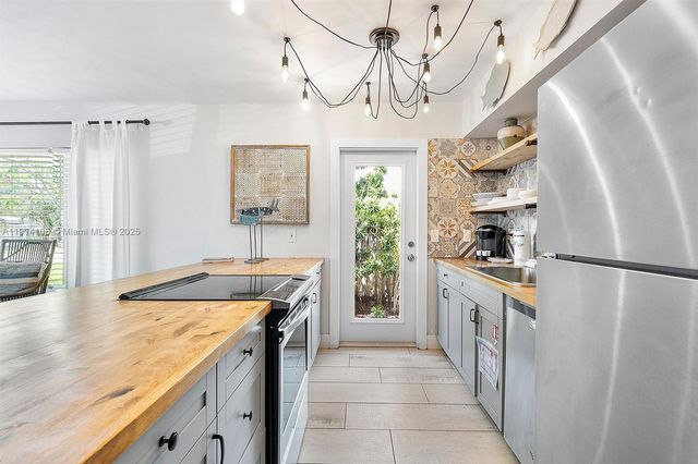 1411 NE 12th St, Fort Lauderdale, FL 33304