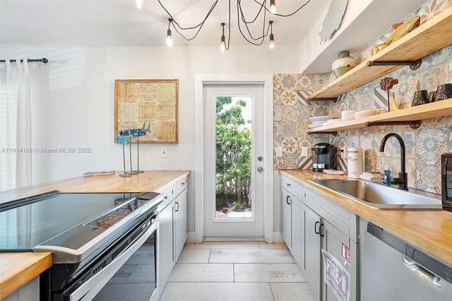 1411 NE 12th St, Fort Lauderdale, FL 33304