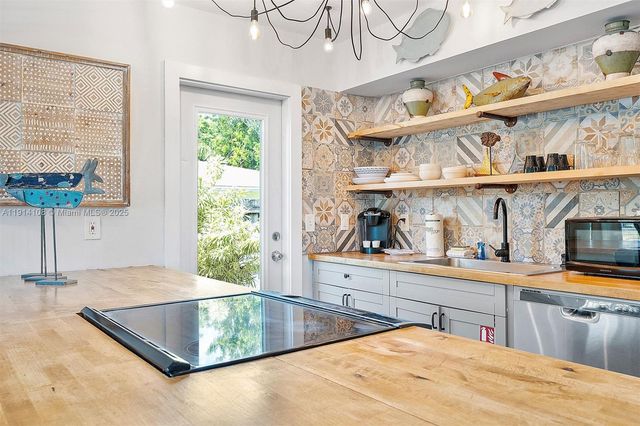 1411 NE 12th St, Fort Lauderdale, FL 33304