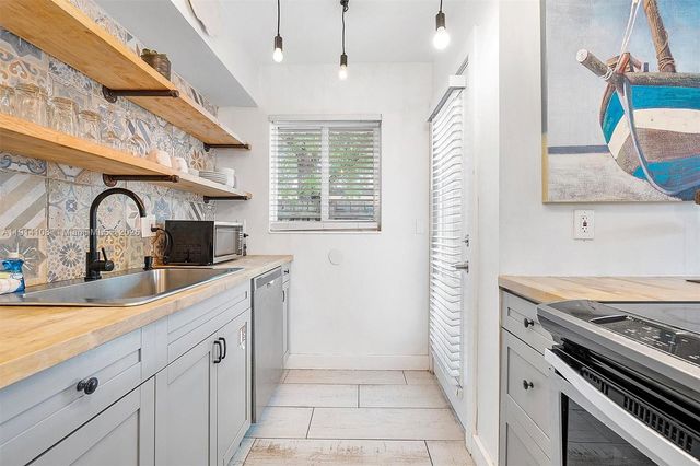 1411 NE 12th St, Fort Lauderdale, FL 33304