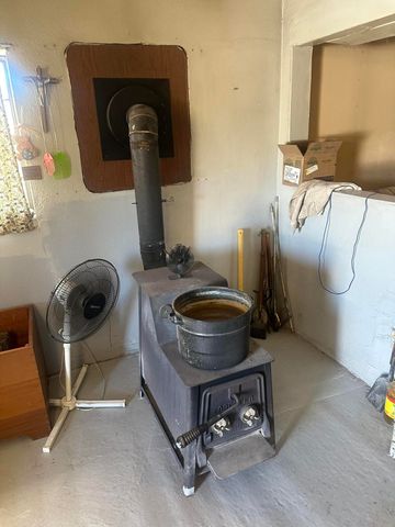 720 Redwood Lane, Mammoth Spring, AR 72554