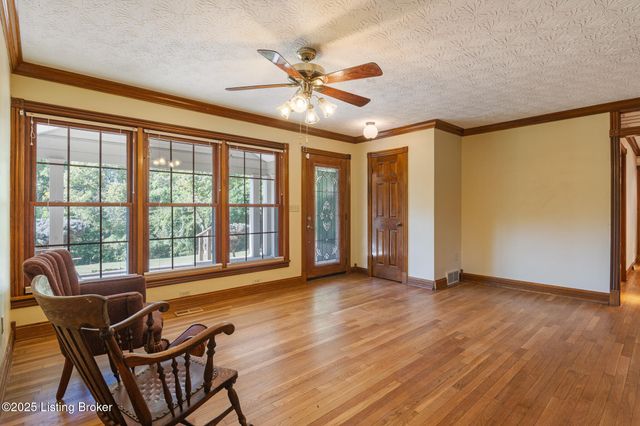 5607 Blevins Gap Rd, Louisville, KY 40272