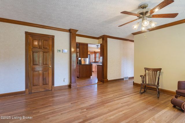 5607 Blevins Gap Rd, Louisville, KY 40272