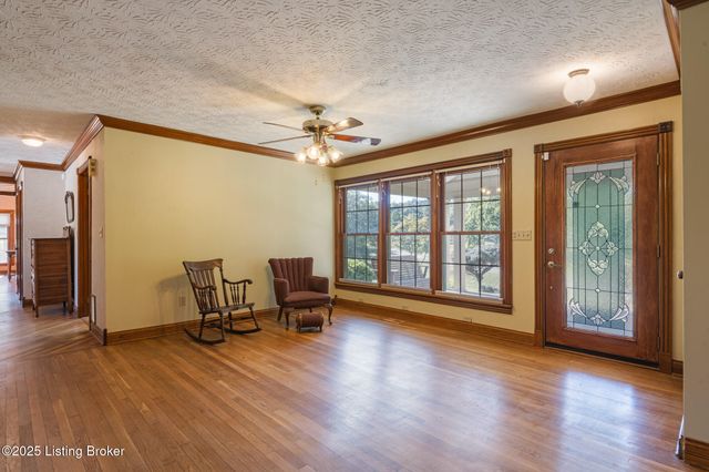 5607 Blevins Gap Rd, Louisville, KY 40272