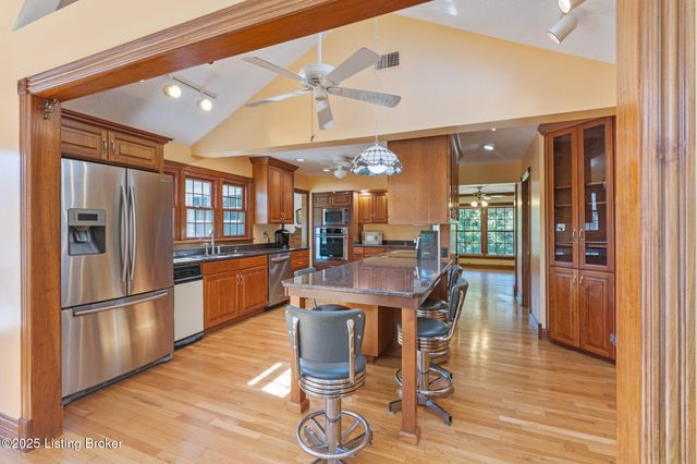 5607 Blevins Gap Rd, Louisville, KY 40272