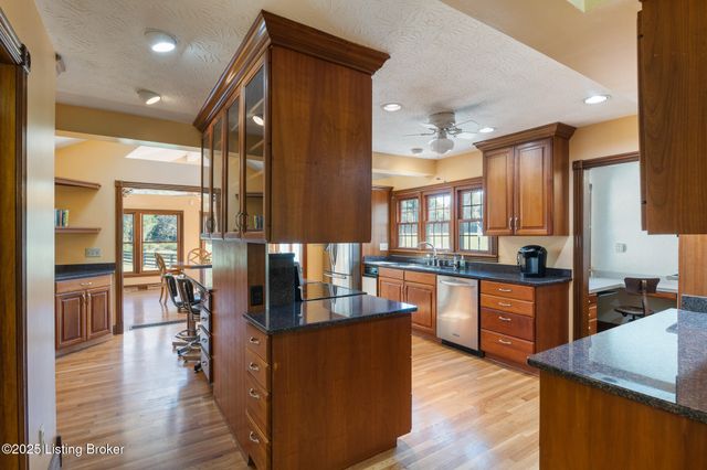 5607 Blevins Gap Rd, Louisville, KY 40272