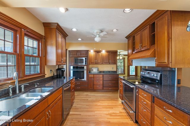 5607 Blevins Gap Rd, Louisville, KY 40272