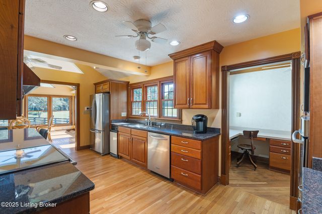 5607 Blevins Gap Rd, Louisville, KY 40272