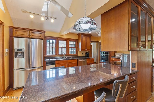 5607 Blevins Gap Rd, Louisville, KY 40272