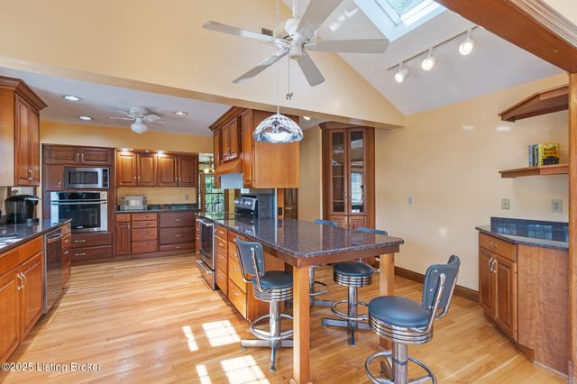 5607 Blevins Gap Rd, Louisville, KY 40272