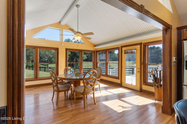 5607 Blevins Gap Rd, Louisville, KY 40272