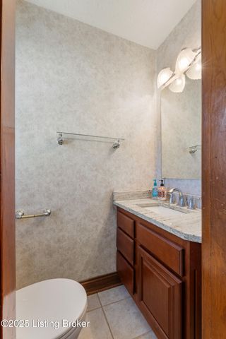 5607 Blevins Gap Rd, Louisville, KY 40272